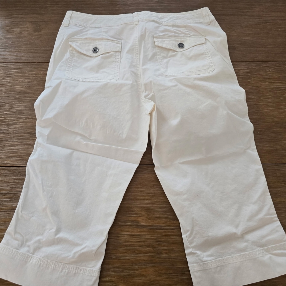 Croft & Barrow Women’s Stretch Capri Pants – Size 14, Khaki /(2) White / Olive - Picture 10 of 11